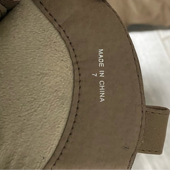 Boots - Picture 4 of 4